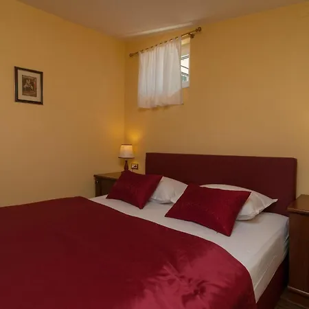 Grosse In Mit Privatem Balkon By Interhome Apartment Omis