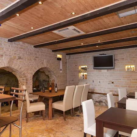 Grosse In Mit Privatem Balkon By Interhome Omis